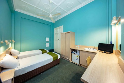 Hides Hotel - Accommodation Gladstone 17