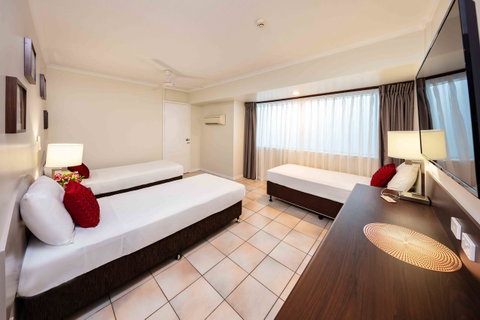 Hides Hotel - Accommodation Gladstone 9