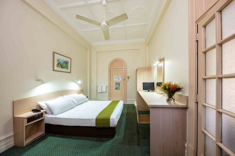 Hides Hotel - Accommodation Gladstone 15