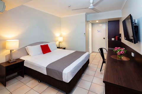 Hides Hotel - Accommodation Gladstone 3