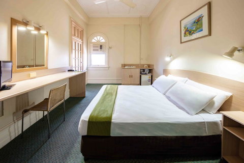 Hides Hotel - Accommodation Gladstone 16