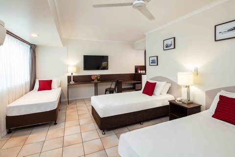 Hides Hotel - Accommodation Gladstone 8