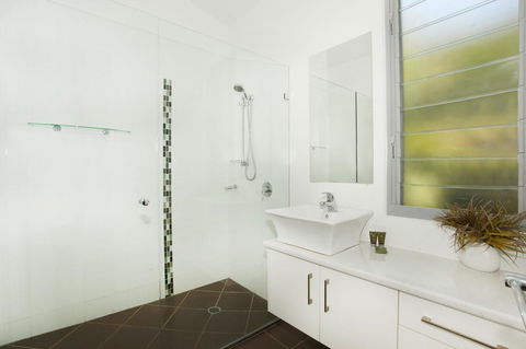 224 Centenary Heights Road Coolum Beach, 500 Dollar Bond, Linen Included - Accommodation Gladstone 10