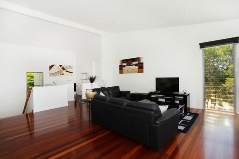 224 Centenary Heights Road Coolum Beach, 500 Dollar Bond, Linen Included - Accommodation Gladstone 4
