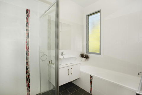 224 Centenary Heights Road Coolum Beach, 500 Dollar Bond, Linen Included - Accommodation Gladstone 9