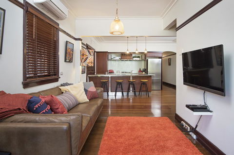 Anville Court - Accommodation Gladstone 7