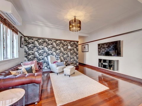 Anville Court - Accommodation Gladstone 3