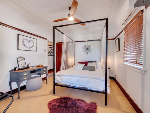 Anville Court - Accommodation Gladstone 8