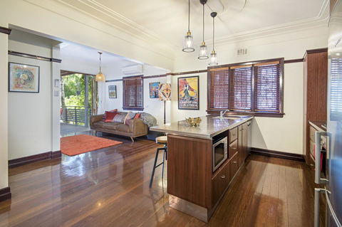 Anville Court - Accommodation Gladstone 15