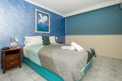 Breakers North Absolute Beachfront Apartments - Official - Accommodation Gladstone 40