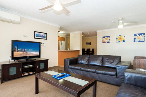 Breakers North Absolute Beachfront Apartments - Official - Accommodation Gladstone 32