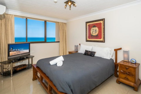 Breakers North Absolute Beachfront Apartments - Official - Accommodation Gladstone 21