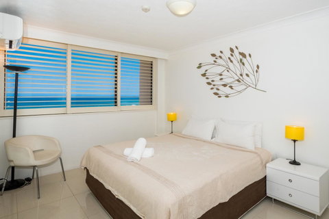 Breakers North Absolute Beachfront Apartments - Official - Accommodation Gladstone 27