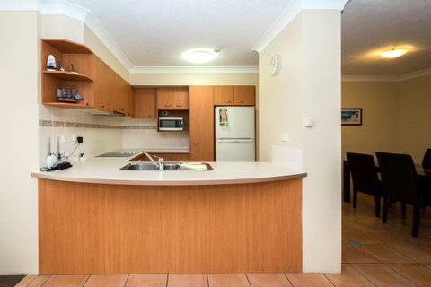 Breakers North Absolute Beachfront Apartments - Official - Accommodation Gladstone 33