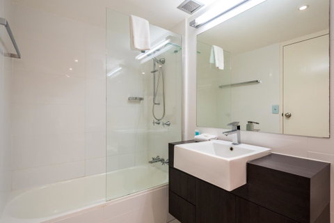 Breakers North Absolute Beachfront Apartments - Official - Accommodation Gladstone 25