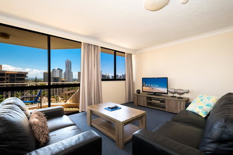 Breakers North Absolute Beachfront Apartments - Official - Accommodation Gladstone 12