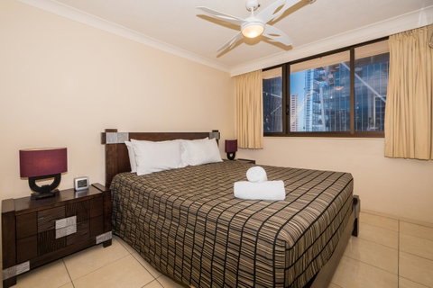 Breakers North Absolute Beachfront Apartments - Official - Accommodation Gladstone 35