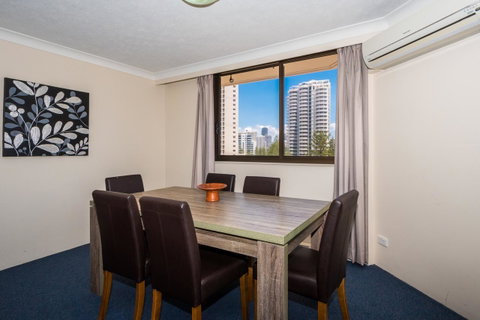 Breakers North Absolute Beachfront Apartments - Official - Accommodation Gladstone 16