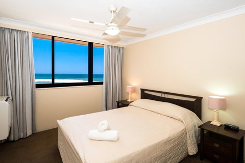 Breakers North Absolute Beachfront Apartments - Official - Accommodation Gladstone 8