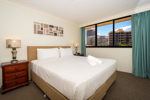Breakers North Absolute Beachfront Apartments - Official - Accommodation Gladstone 19