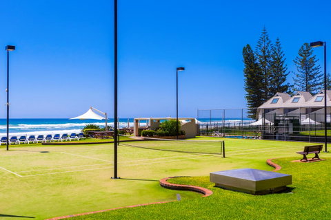 Breakers North Absolute Beachfront Apartments - Official - Accommodation Gladstone 3