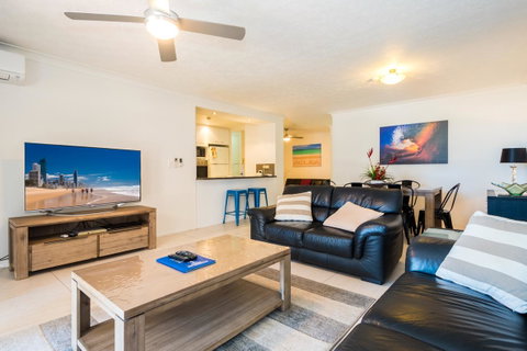Breakers North Absolute Beachfront Apartments - Official - Accommodation Gladstone 31
