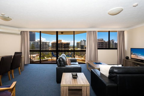 Breakers North Absolute Beachfront Apartments - Official - Accommodation Gladstone 13