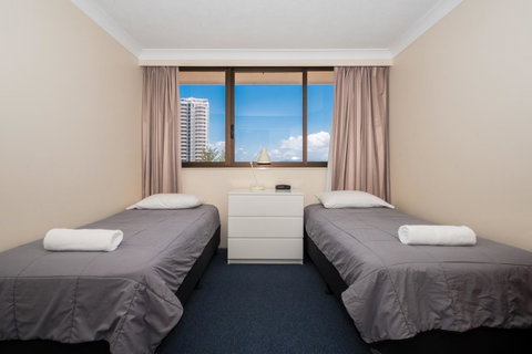 Breakers North Absolute Beachfront Apartments - Official - Accommodation Gladstone 17