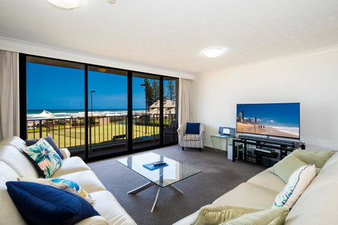 Breakers North Absolute Beachfront Apartments - Official - Accommodation Gladstone 22