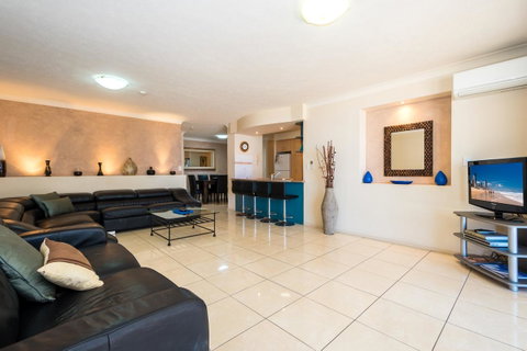 Breakers North Absolute Beachfront Apartments - Official - Accommodation Gladstone 38