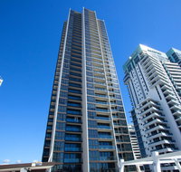 High Floor Ocean View Suites Broadbeach - Accommodation Gladstone