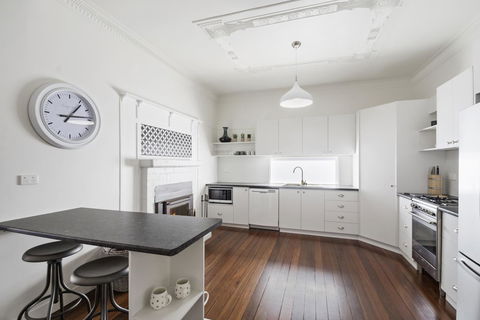 The Lighthouse - Accommodation Gladstone 12