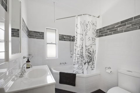 The Lighthouse - Accommodation Gladstone 14