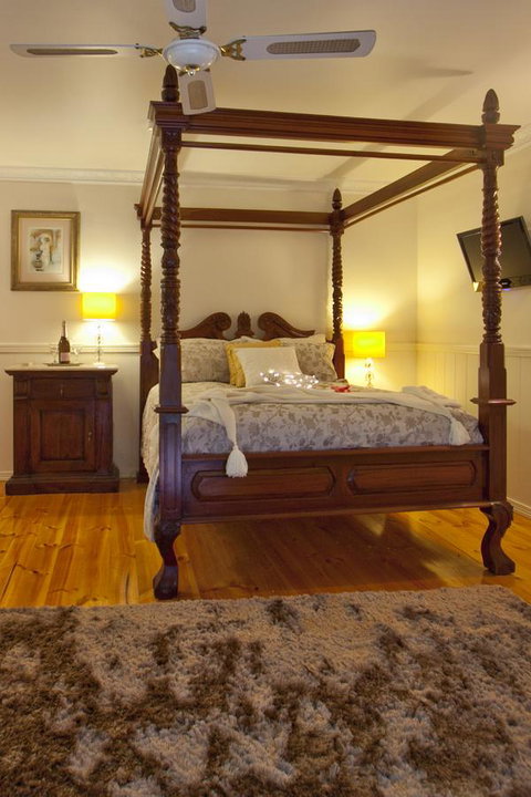 Curtis Falls Cottage - Accommodation Gladstone 6