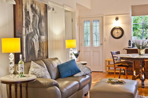 Curtis Falls Cottage - Accommodation Gladstone 7