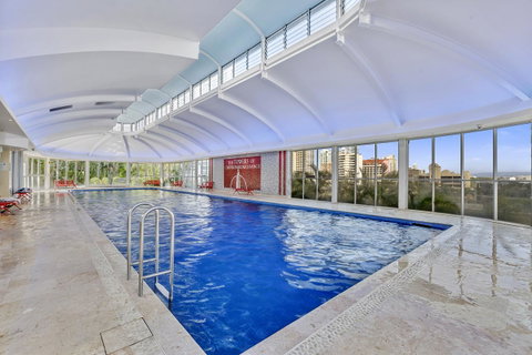Chevron Renaissance - HR Surfers Paradise - Accommodation Gladstone 4