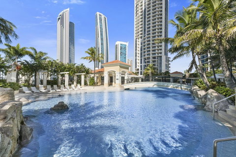 Chevron Renaissance - HR Surfers Paradise - Accommodation Gladstone 1