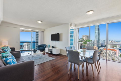 Chevron Renaissance - HR Surfers Paradise - Accommodation Gladstone 3