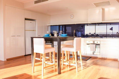 Circle On Cavill Surfers Paradise Apartments-Holiday Paradise - Accommodation Gladstone 17
