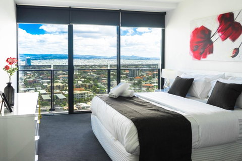 Circle On Cavill Surfers Paradise Apartments-Holiday Paradise - Accommodation Gladstone 3