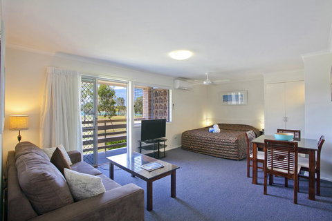 Regency Waterfront Noosa - Accommodation Gladstone 0
