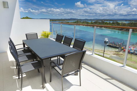 Waterline Penthouse 304 - Accommodation Gladstone 2
