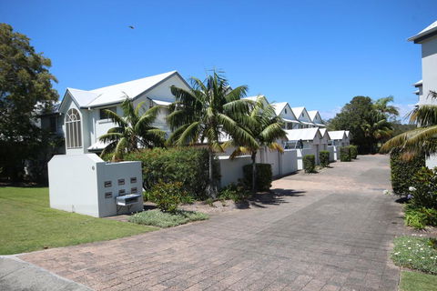 Waters Edge - Accommodation Gladstone 0