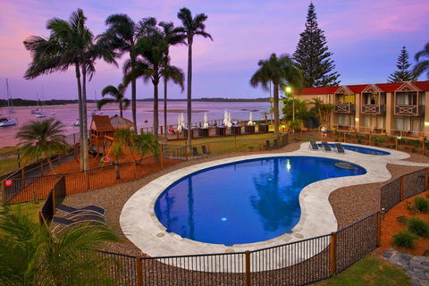 Waters Edge Port Macquarie - Accommodation Gladstone 0