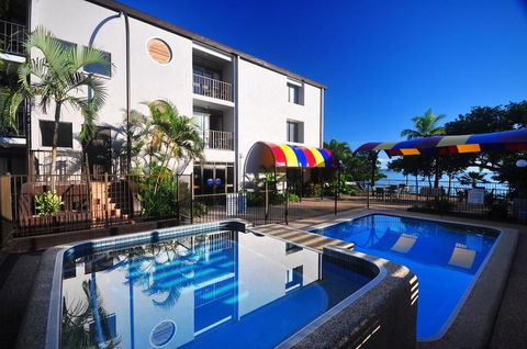 Waters Edge The Strand - Accommodation Gladstone 0
