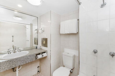 Waters Edge The Strand - Accommodation Gladstone 2