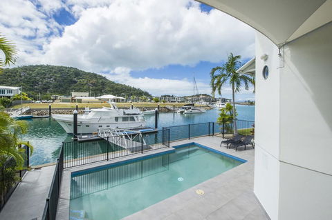 Waters Edge Townhouse 2 - Accommodation Gladstone 2