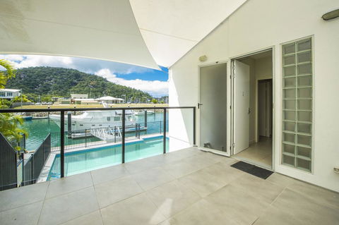 Waters Edge Townhouse 2 - Accommodation Gladstone 3