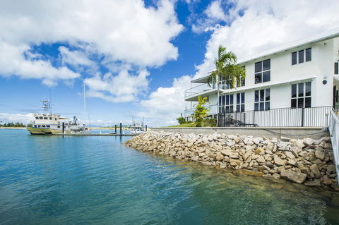 Waters Edge Townhouse 2 - Accommodation Gladstone 1