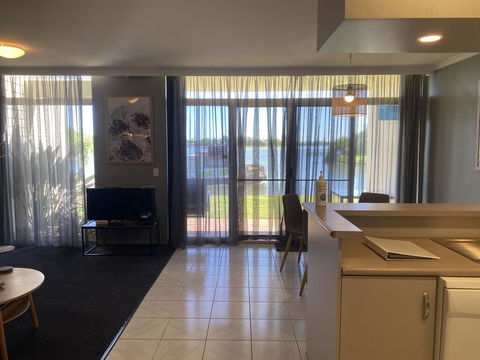 Waterside Holiday Rentals Unit 31 - Accommodation Gladstone 2